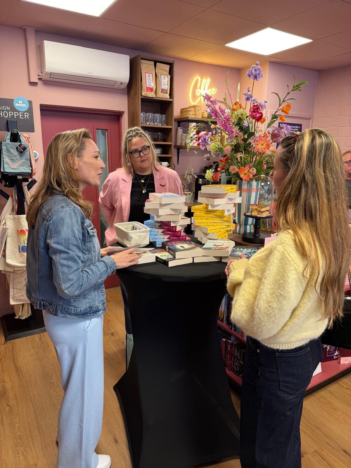 Sip & Read evenementen - Signeersessie Angelique Haak.